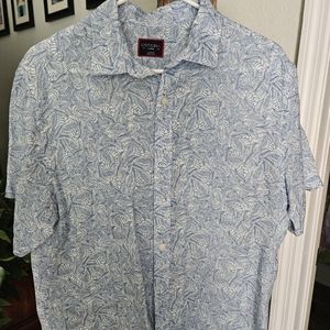 Mens Untuck it shirt, size large, blue and white